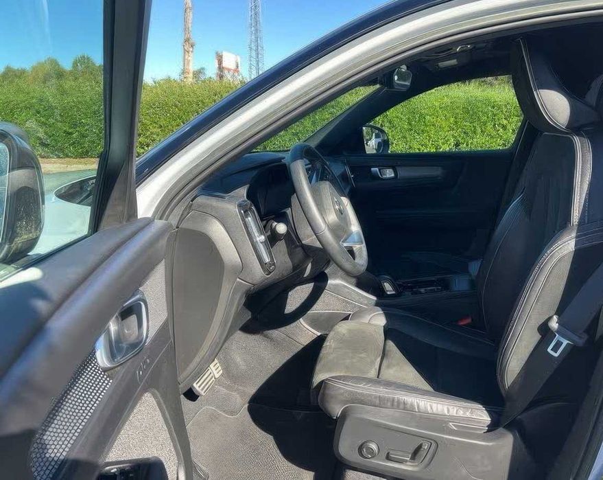 Volvo XC40 T5 R-Design      2022