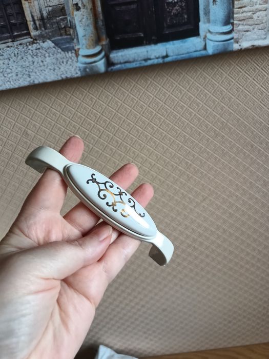 Ручки для кухонних меблів, нові