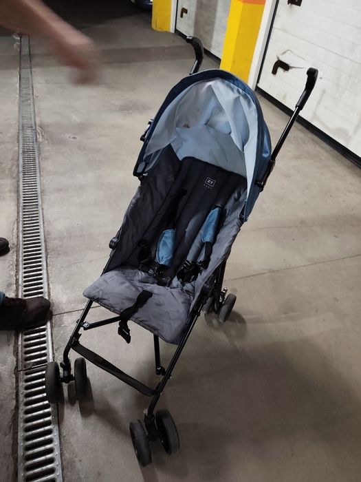 Carrinho de bebé bengala marca Zippy as costas rebaixam ótimo estado quase sem uso. Entrega em mãos zona Alcochete Samouco Montijo