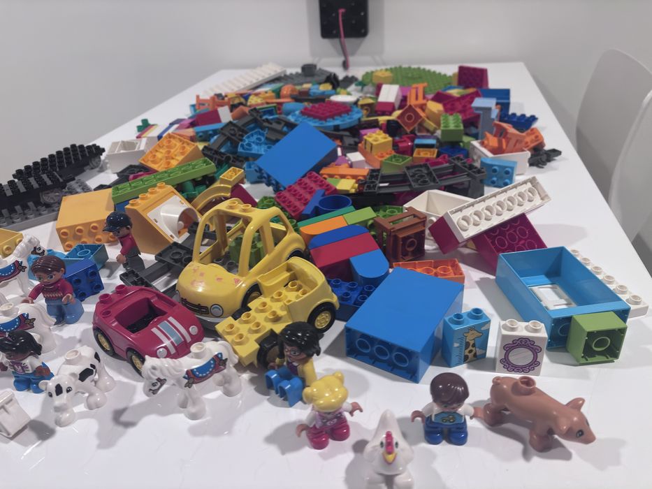LEGO Duplo Lote Grande com Carros, Animais e Figuras