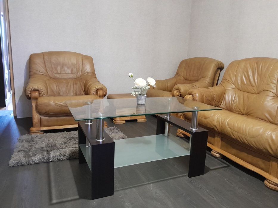 Набір шкіряний диван крісла та пуф