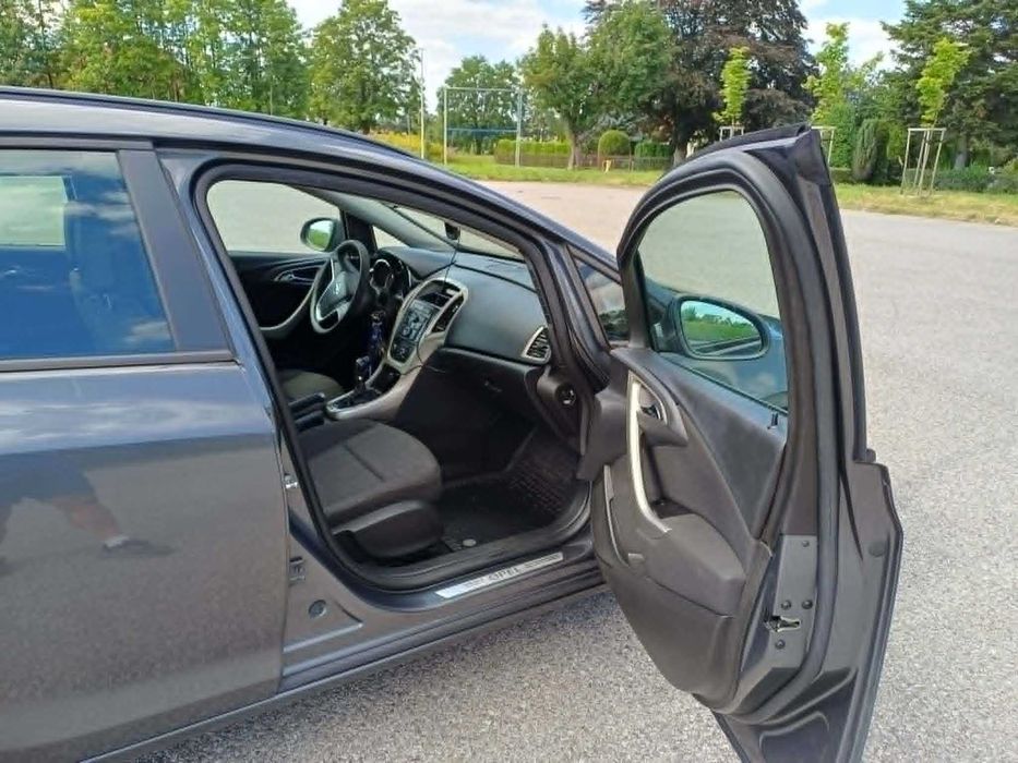 Opel Astra J 1,6 Sports Tourer Kombi