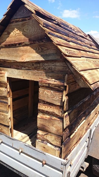 Будка для собаки. ,Садовий душ.Стіл.