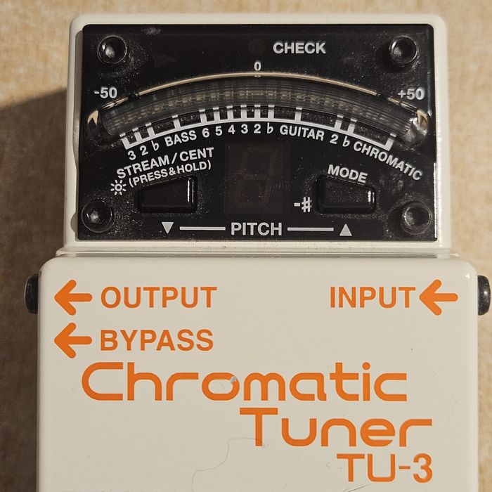 BOSS TU-3 Chromatyczny tuner do gitary i basu