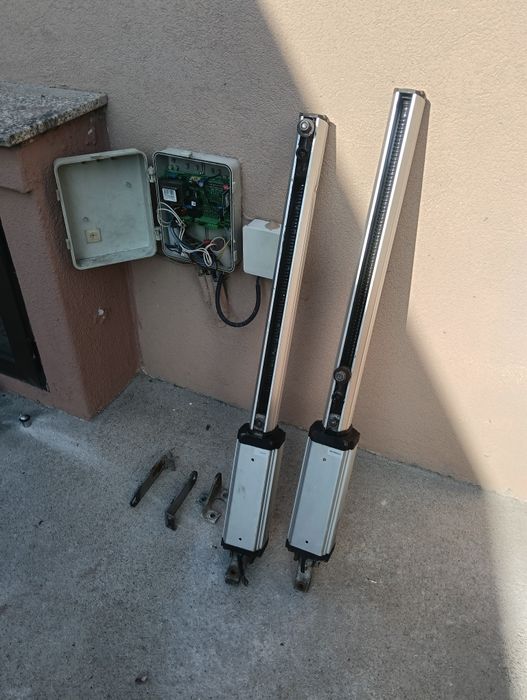 Motorização para portão de duas folhas.