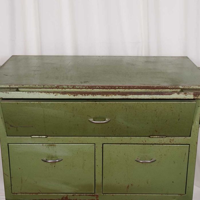 Mesa de corte industrial verde