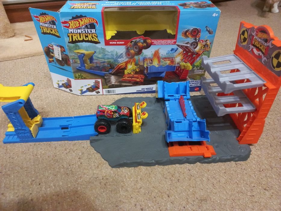 Трек Hot Weels Хот вілс  Пригоди на станції Monster Truks Blast Stati