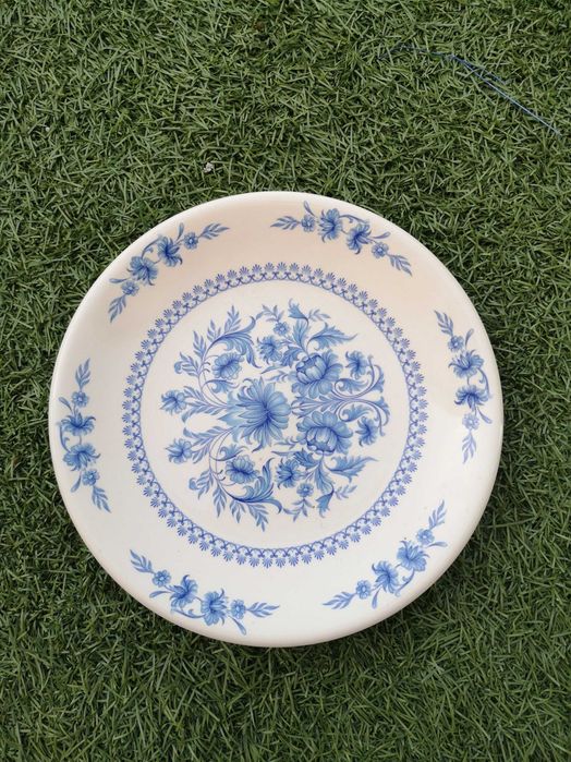 Conjunto de pratos em tons de azul