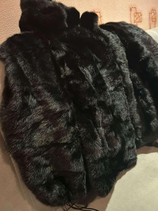 Продаю шубу зимову