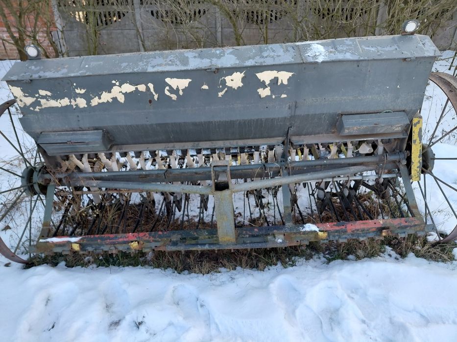 Pług, kultywator, brona, siewnik, rozsiewacz Kos