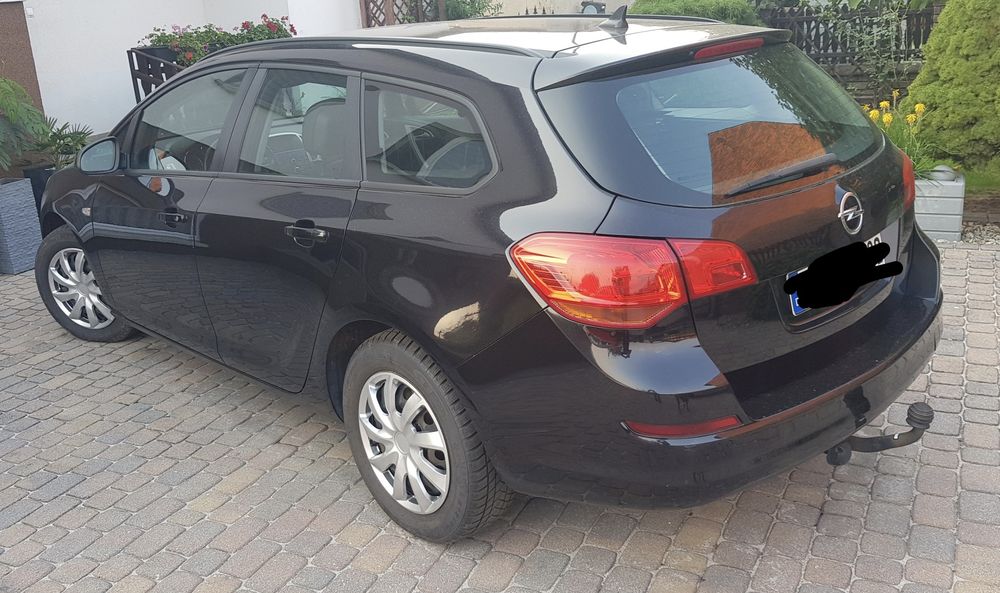 Opel astra j 1,7 CDTI kombi 2010r