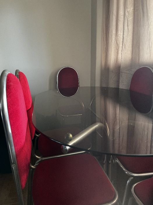 Mesa de vidro com 6 cadeiras
