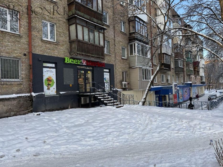 Оренда, Торгове, Фасад, вул. Ольжича, 50.2м2.