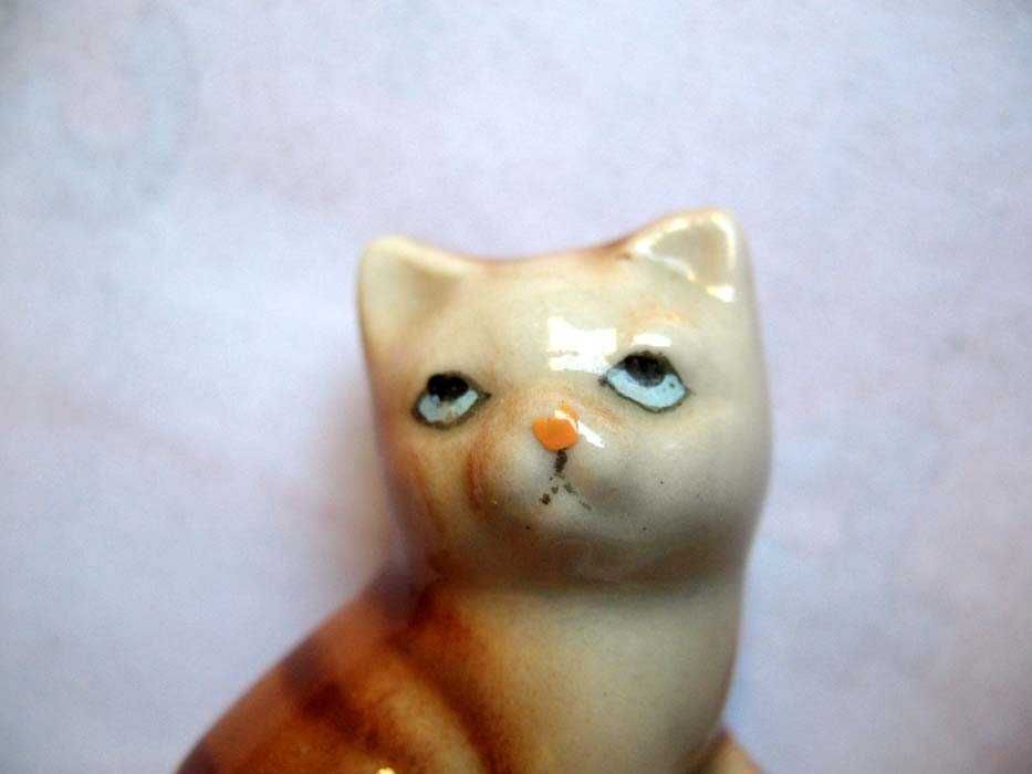 Kot - rudy uroczy kotek - Figurka - porcelana - 3,5 x 3,5 x 2 cm