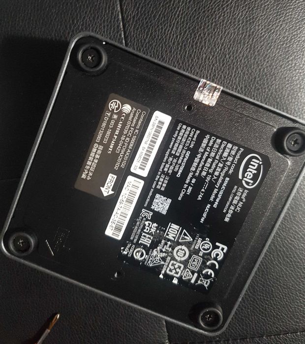 Intel NUC i3-10110U, 16GB DDR4, SSD 256GB, WIN 11