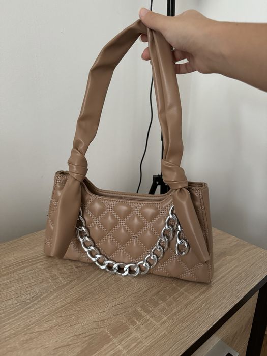 Сумка у беживому кольорі