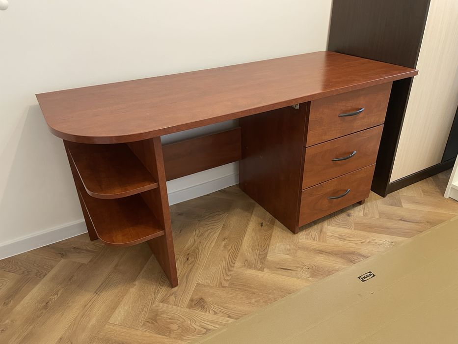 Biurko 155x60 3 szuflady, 2 półki