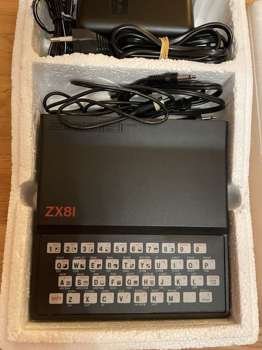 Kolekcjonerski komputer Sinclair ZX81, oryginalne opakowanie