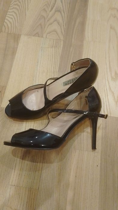 Женские босоножки