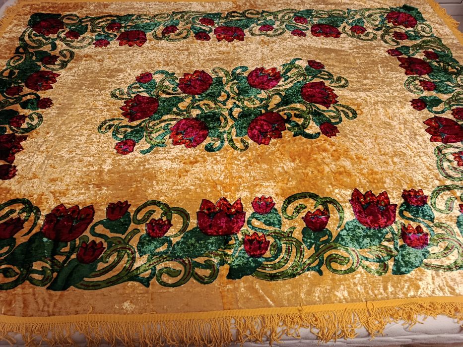 Продам скатерті та покривала