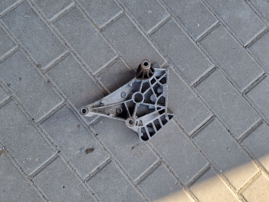 Łapa silnika Audi A3 8V