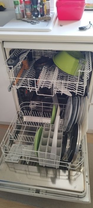 Máquina lavar louça Zanussi ZDF100 usada
