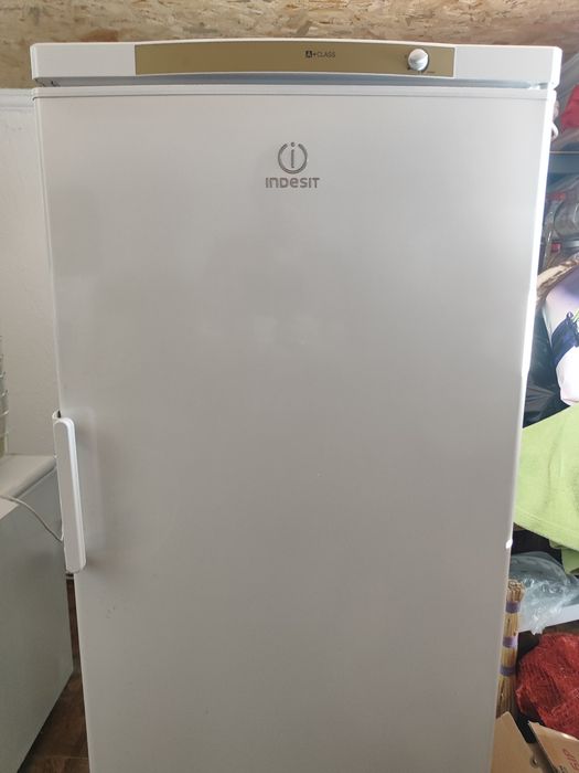 Морозильна камера індезіт