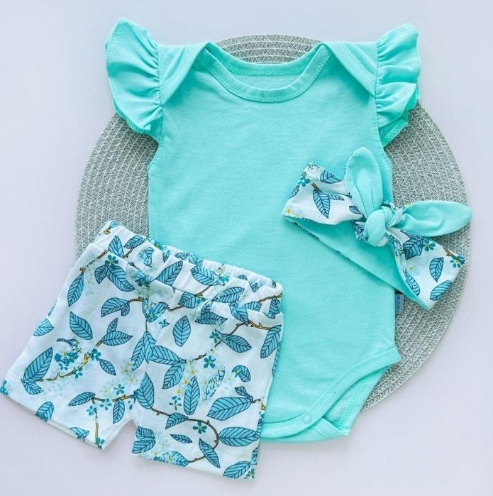 Для дівчинки костюмчик