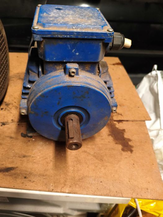 Sprzedam Silnik 2.2kw 1400 ob