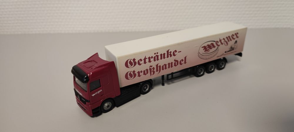 Колекція масштабних моделей авто вантажівок. Масштаб 1:87.