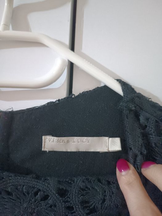 Ажурне чорне плаття із золотим замочком S