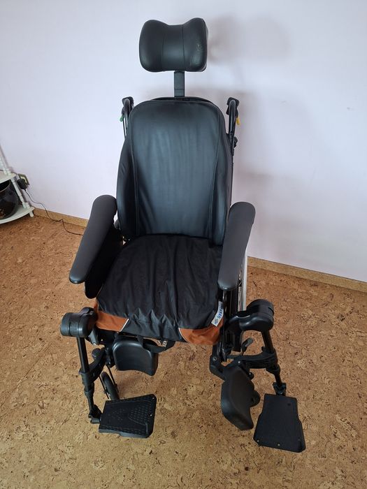 Cadeira de rodas articulada Rea Dahlia 30