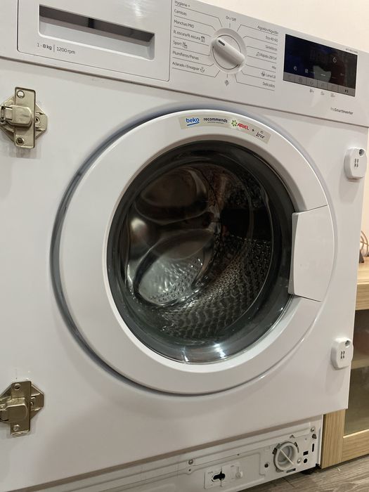 Máquina de Lavar Roupa (de encastre), Beko 8kg