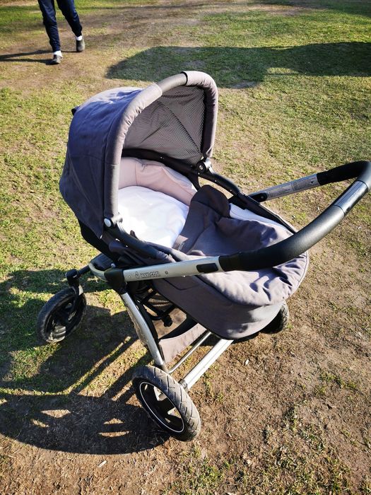 Wózek Maxi Cosi Mura Plus 3 w 1 z isofix gondola, spacerówka, fotelik