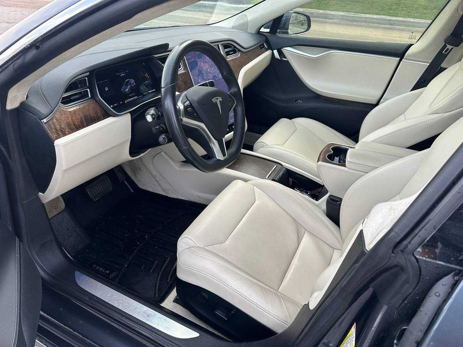 Оренда Tesla S під таксі Premium Uber Black