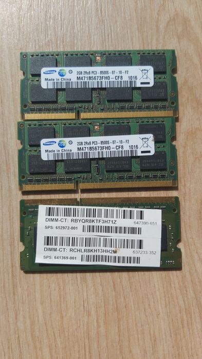 Placas Samsung (DDR3) e placa Micron (DIMM) de 2GB