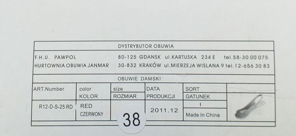 Czerwone sandałki na koturnie