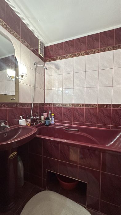 Продаж 3к  мікрорайон озерна