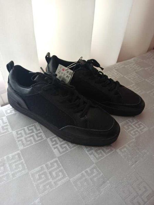 Кеди чоловічі в класичному стилі бренд Reserved .