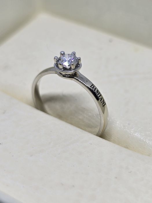 Золотое кольцо с бриллиантом 0,30 ct Damiani.