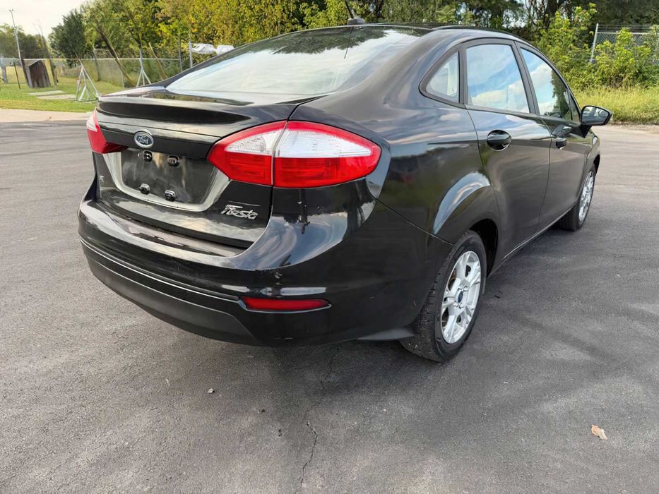 Ford Fiesta Titanium      2015