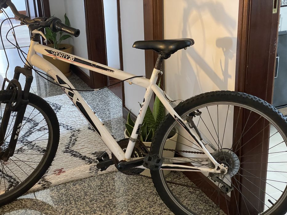 Vendo uma bicicleta usada em bom estado ! Precusa arrunar o freio!