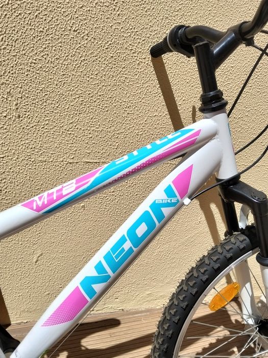 Bicicleta BTT néon stylos MTB 24