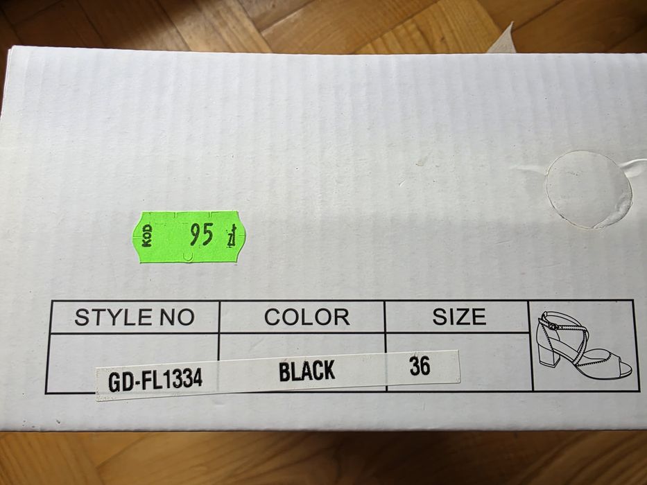 Buty na obcasie 36
