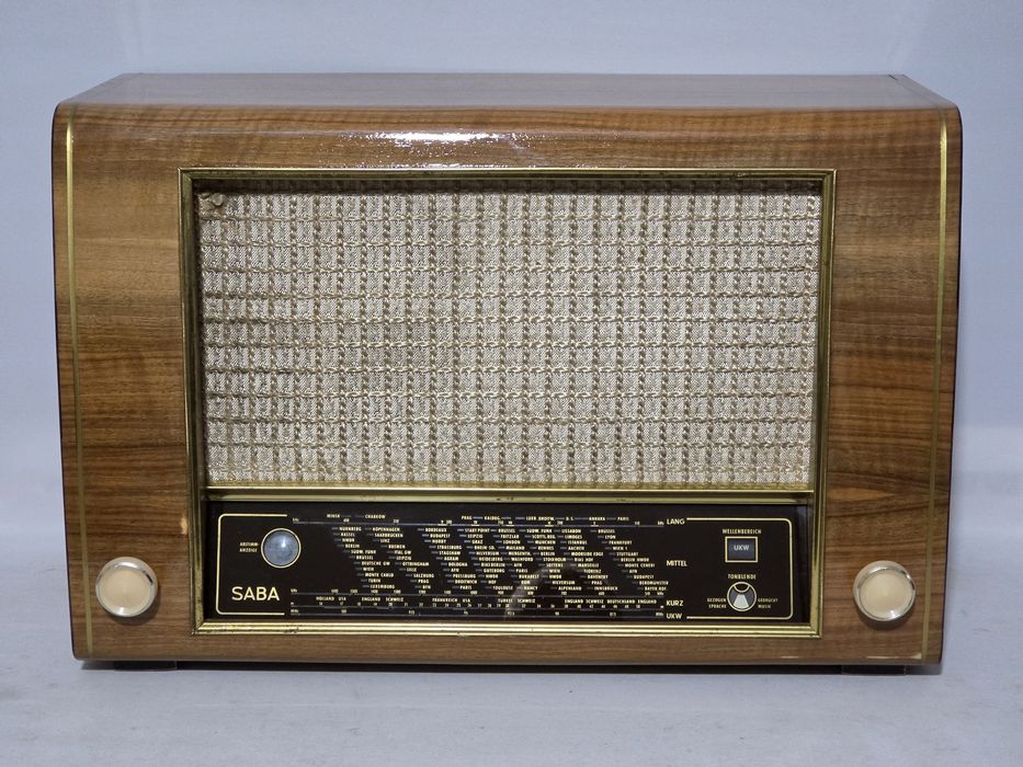 Rádio antigo reparado SABA