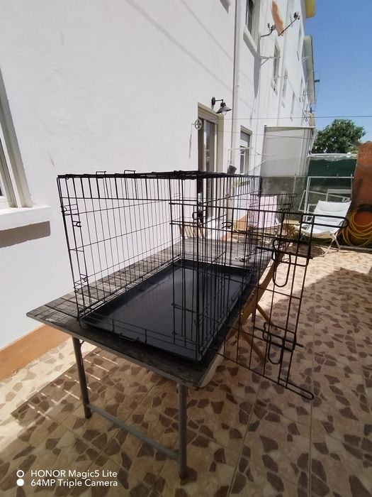 Jaula para cães de porte médio, dobrável e fácil de arrumar/transportar. Muito pouco uso.