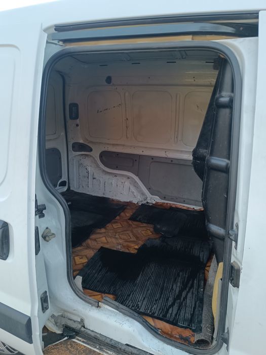 Продам renault kenwoo 2008 год дизель 1.5 k9k