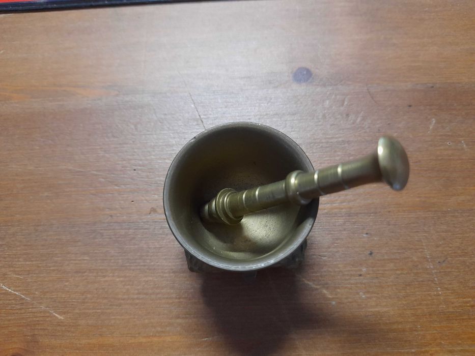 Almofariz antigo Sec. XVII em bronze c/3 cm e Pilão original com 6 cm