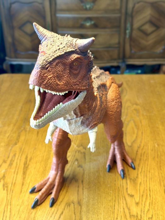Carnotauro Super Colossal JURASSIC WORLD