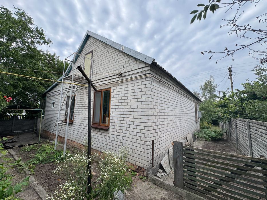 Дом - 80 м.кв. + летняя кухня. Участок - 11 соток. Подгородное